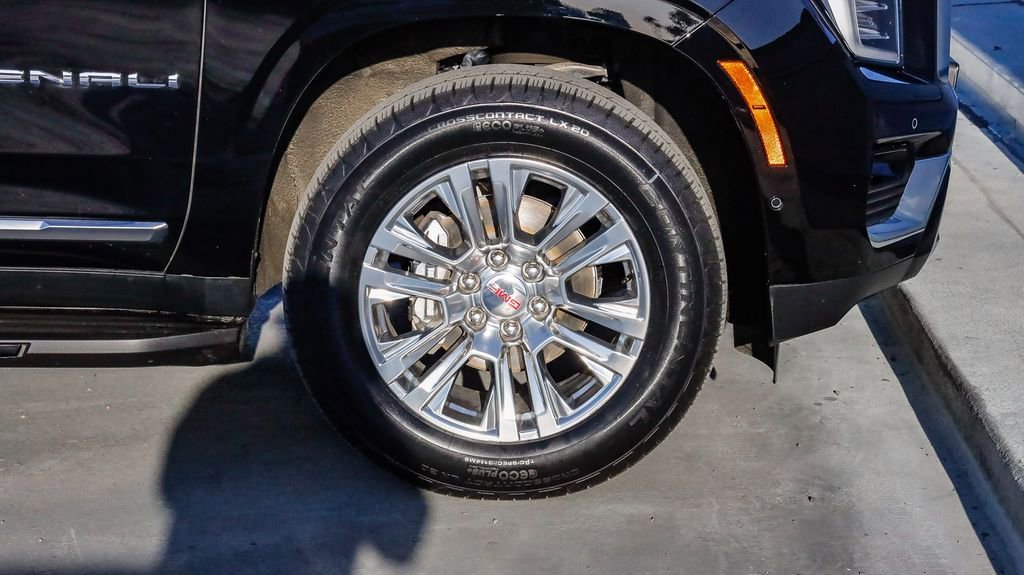 Used 2025 GMC Yukon XL Denali AWD/4WD image 11