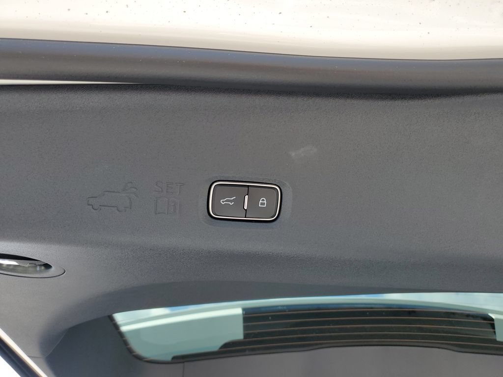 New 2026 Lincoln Navigator L Premier AWD/4WD image 7
