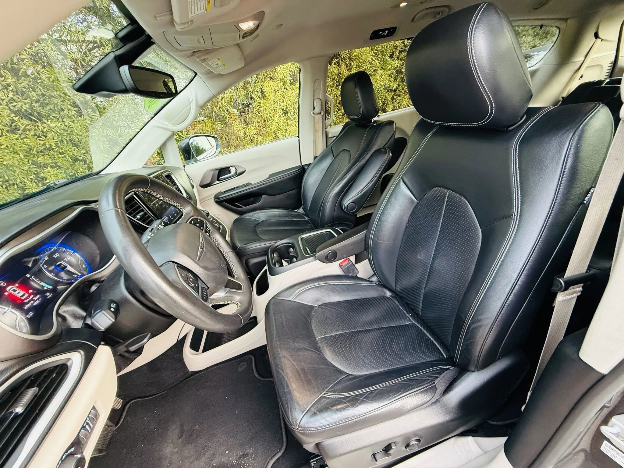 Used 2022 Chrysler Pacifica Touring-L FWD image 35