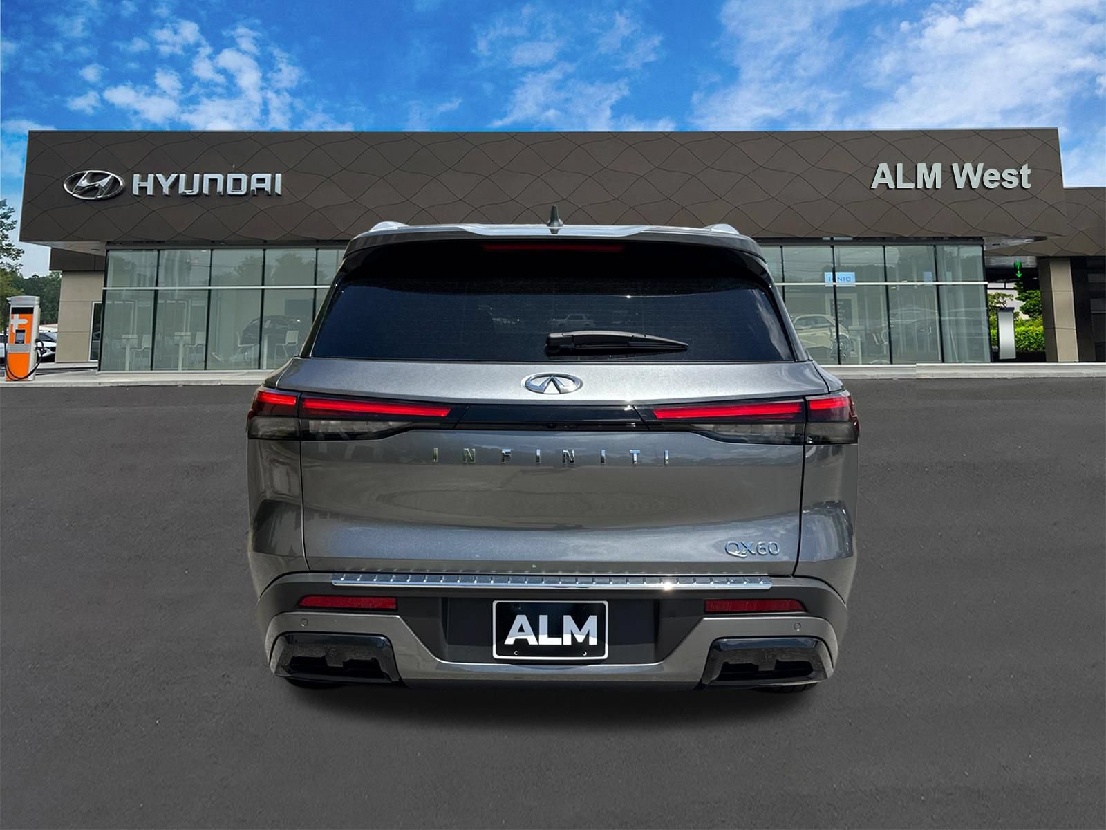 Used 2024 INFINITI QX60 Luxe w/ Cargo Package FWD image 6
