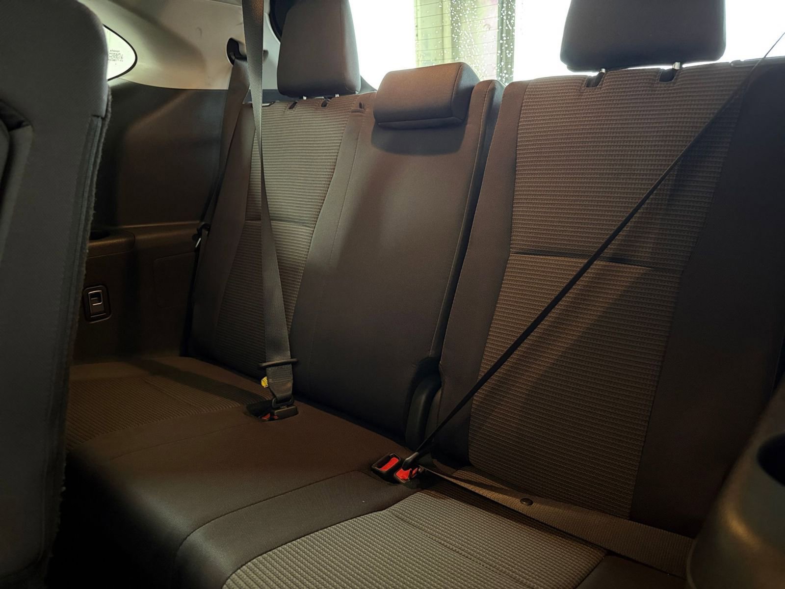 Used 2025 Toyota Highlander LE image 29