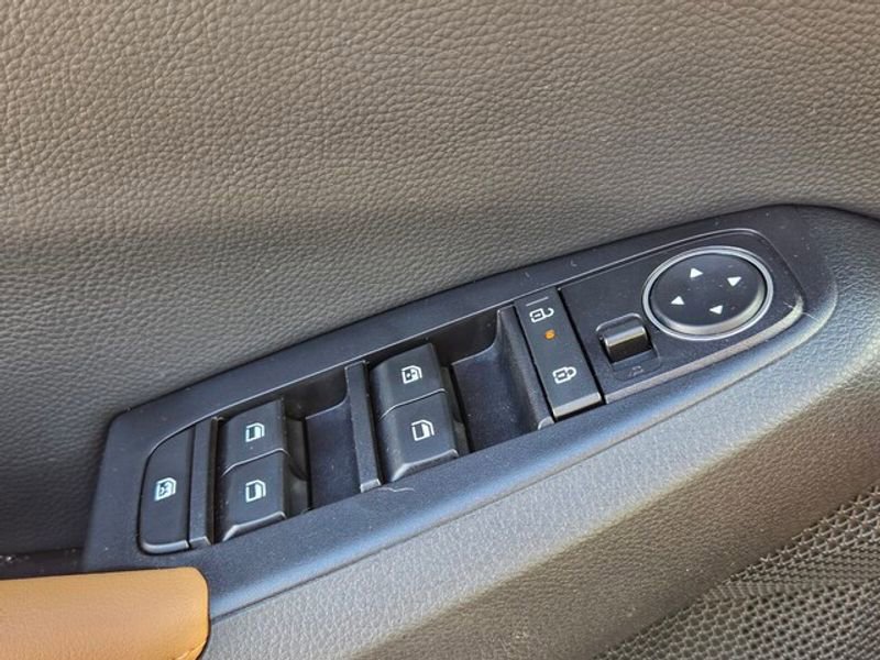 Used 2024 Kia Seltos SX w/ SX Sunroof Package image 17