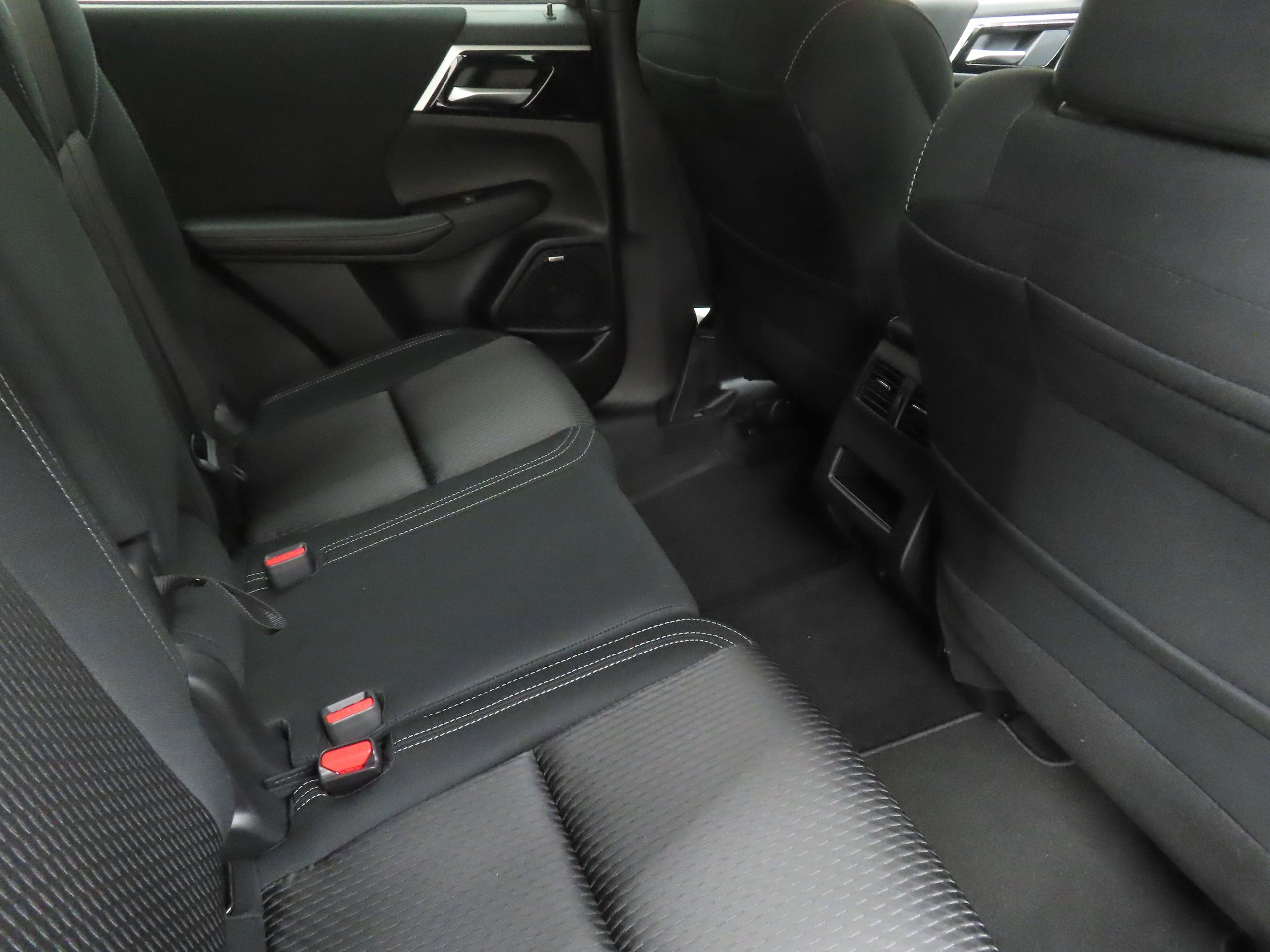 New 2026 Mitsubishi Outlander ES FWD image 24
