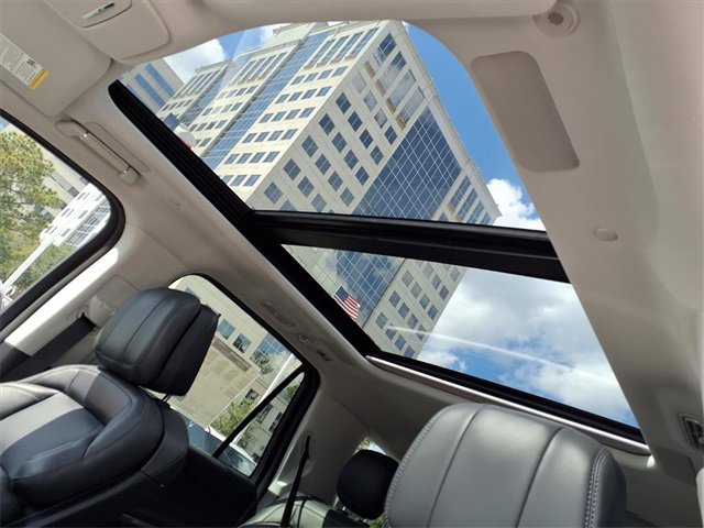 New 2025 Lincoln Navigator L Reserve image 8