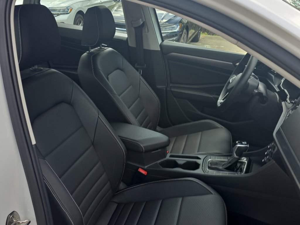Used 2024 Volkswagen Jetta SE w/ Black Wheel Package FWD image 22