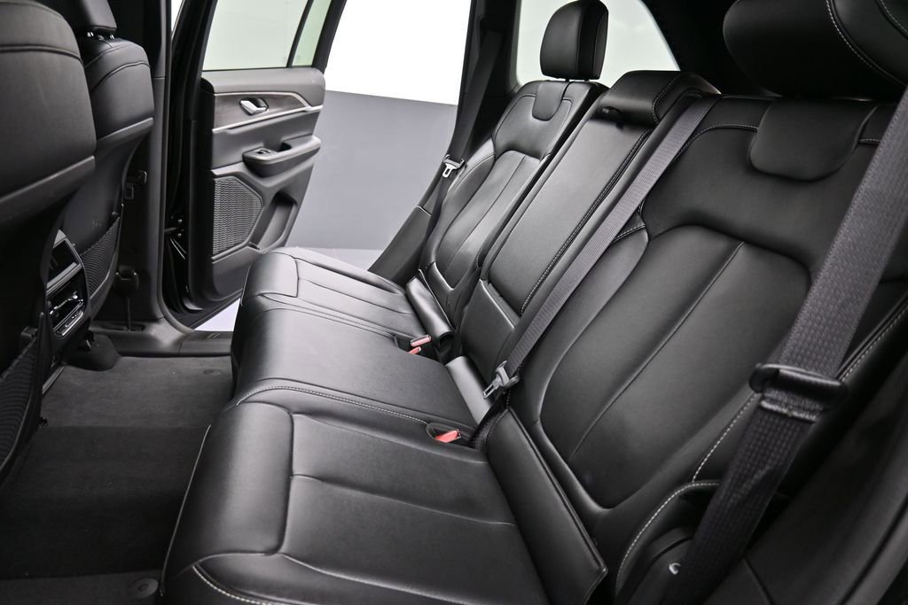 Used 2024 Jeep Grand Cherokee Limited AWD/4WD image 15