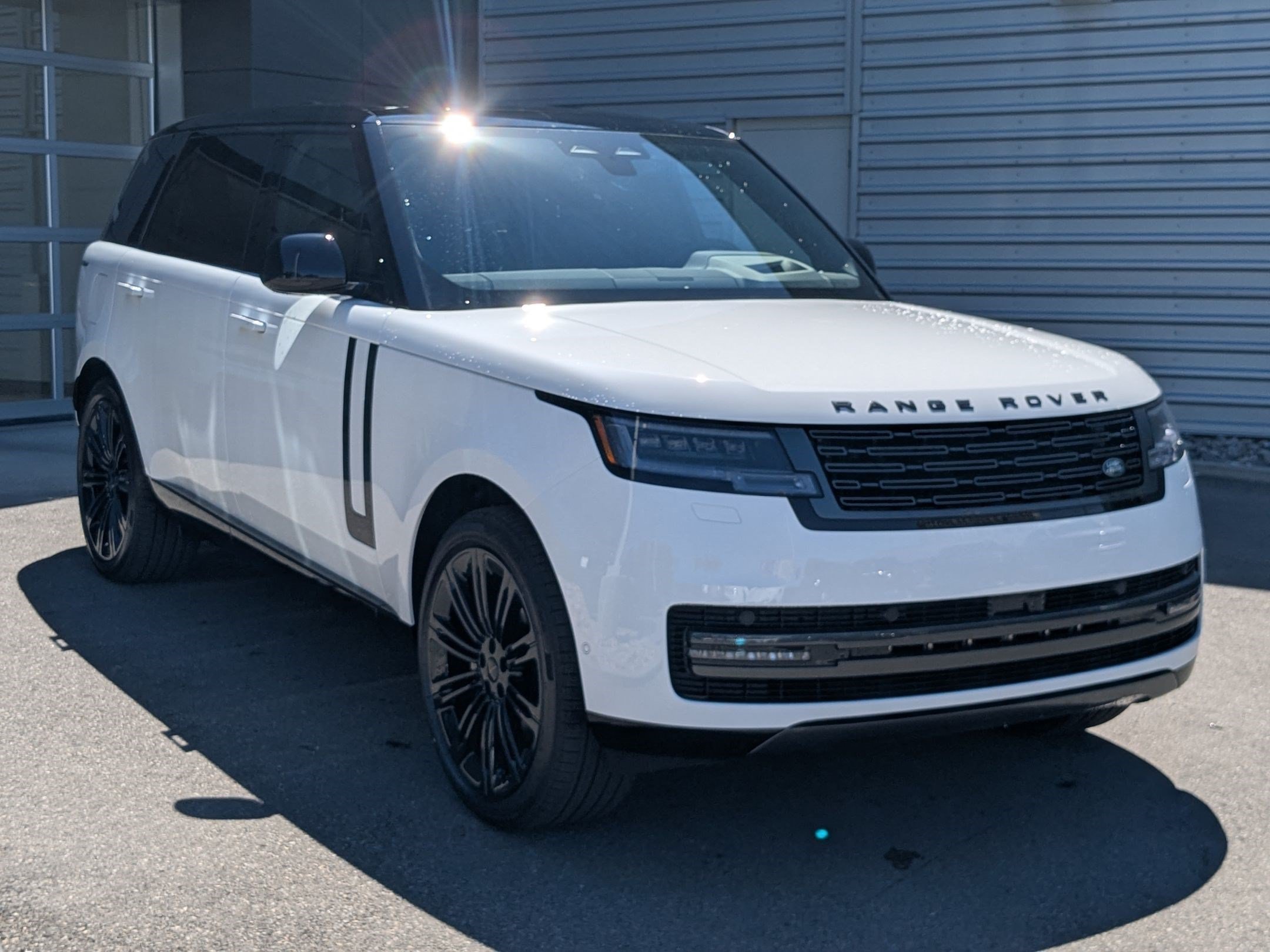 New 2026 Land Rover Range Rover Long Wheelbase SE AWD/4WD image 3