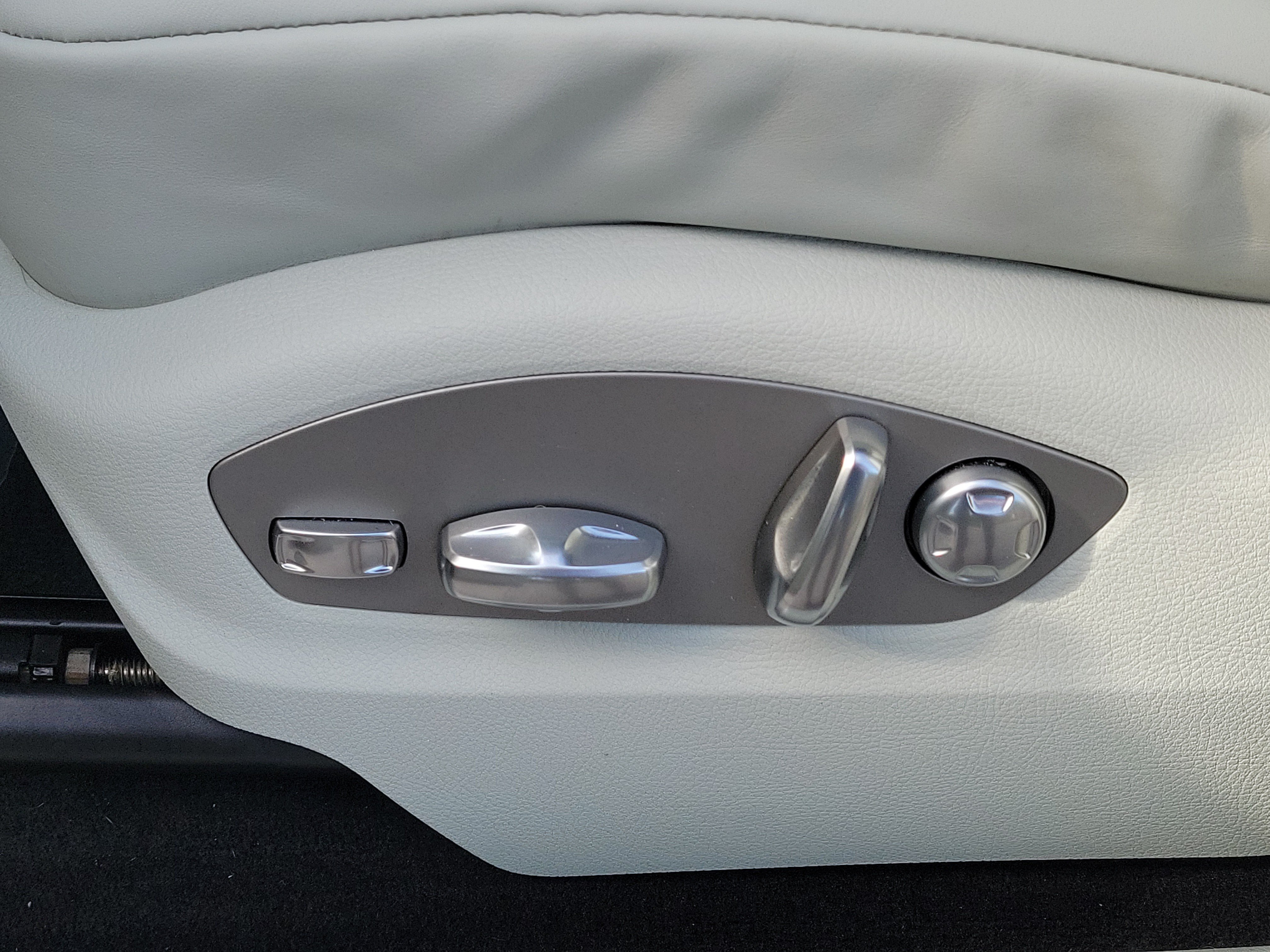 Used 2024 Porsche Macan S AWD/4WD image 22