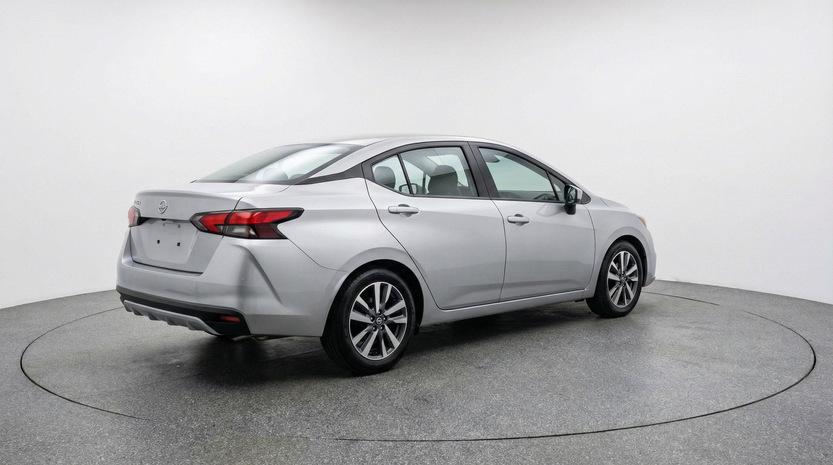 Used 2025 Nissan Versa SV image 9