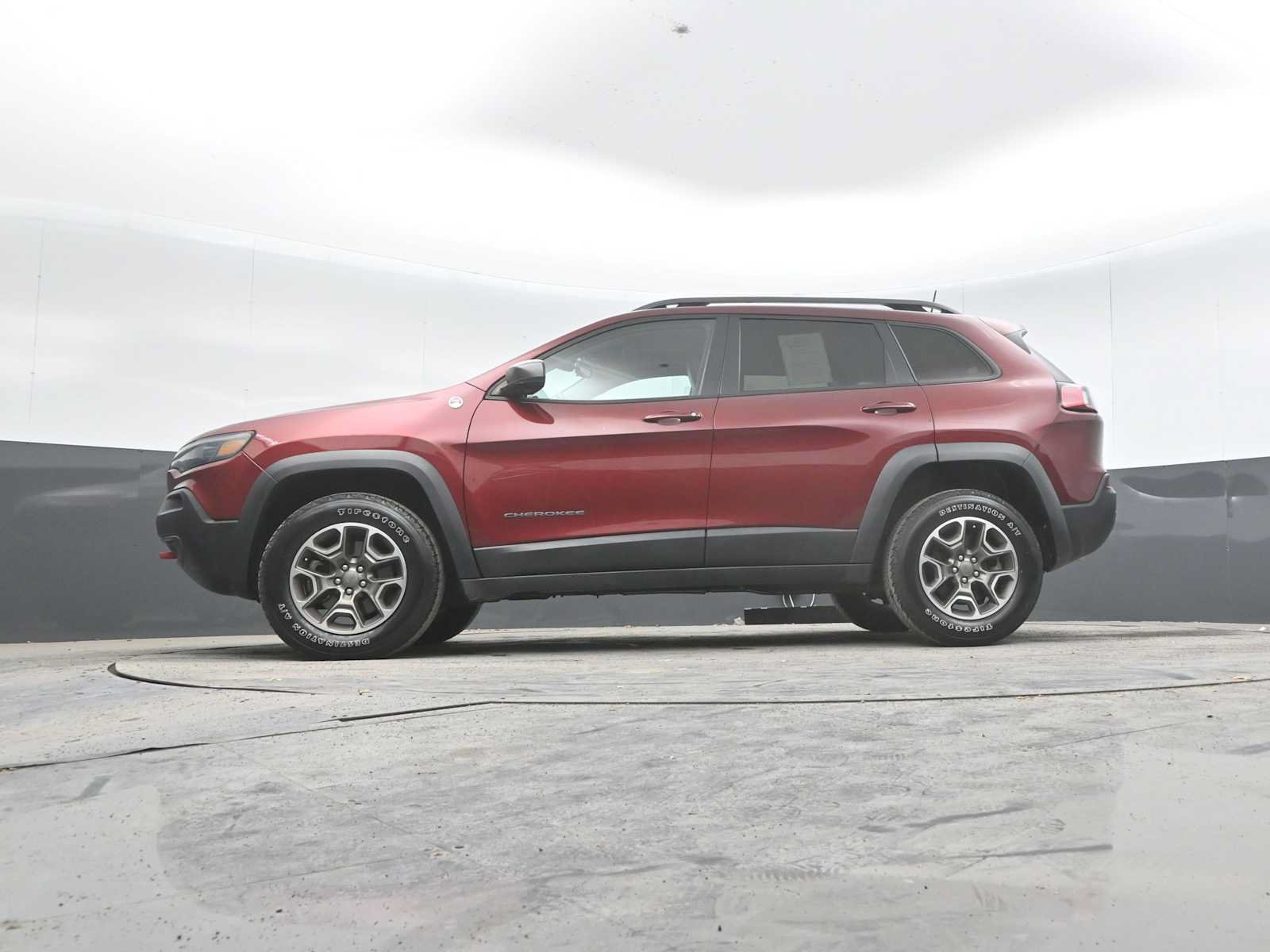 Used 2021 Jeep Cherokee Trailhawk w/ Sun, Sound & Nav Group AWD/4WD image 44