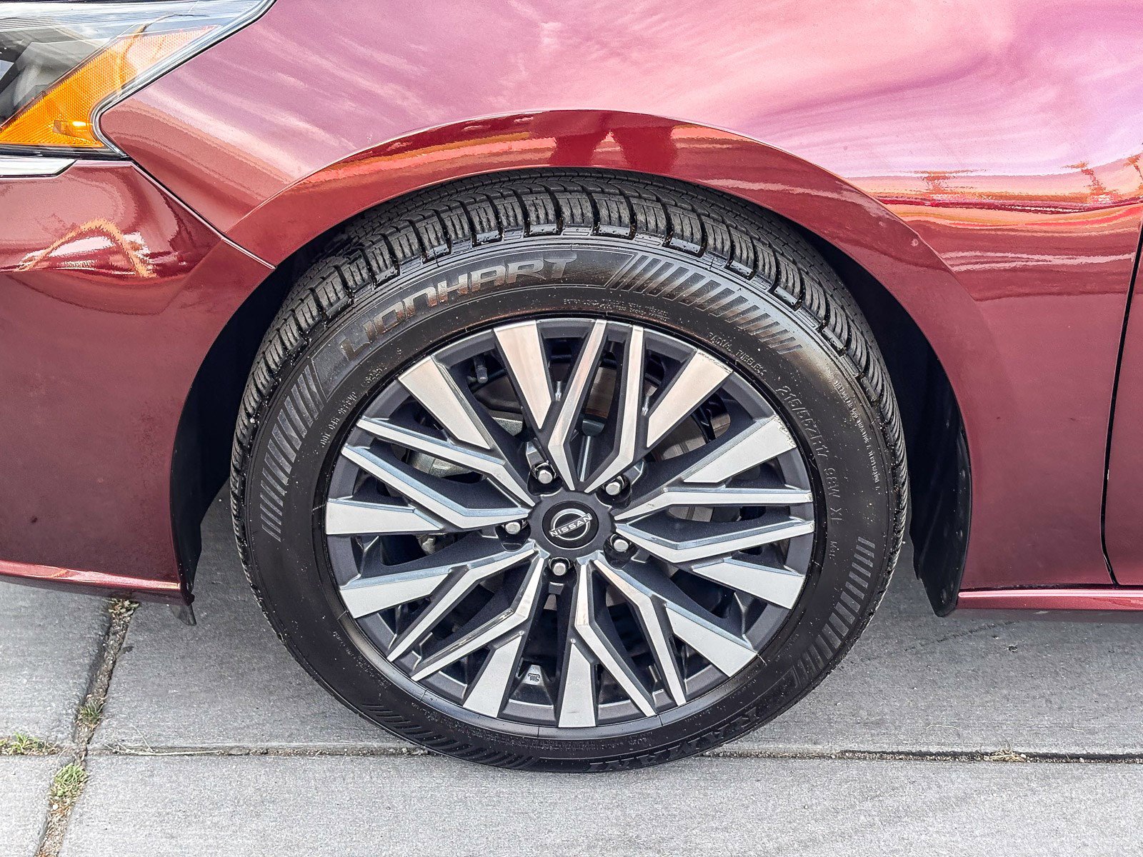 Used 2024 Nissan Altima 2.5 SV image 11