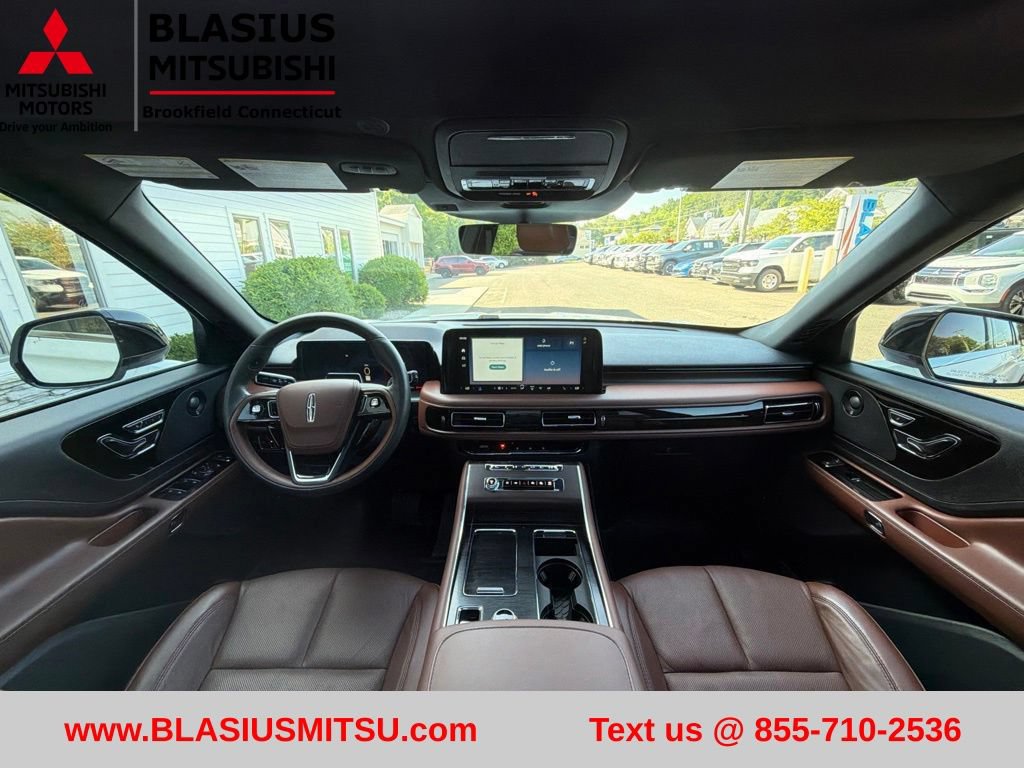 Used 2025 Lincoln Aviator Reserve AWD/4WD image 32