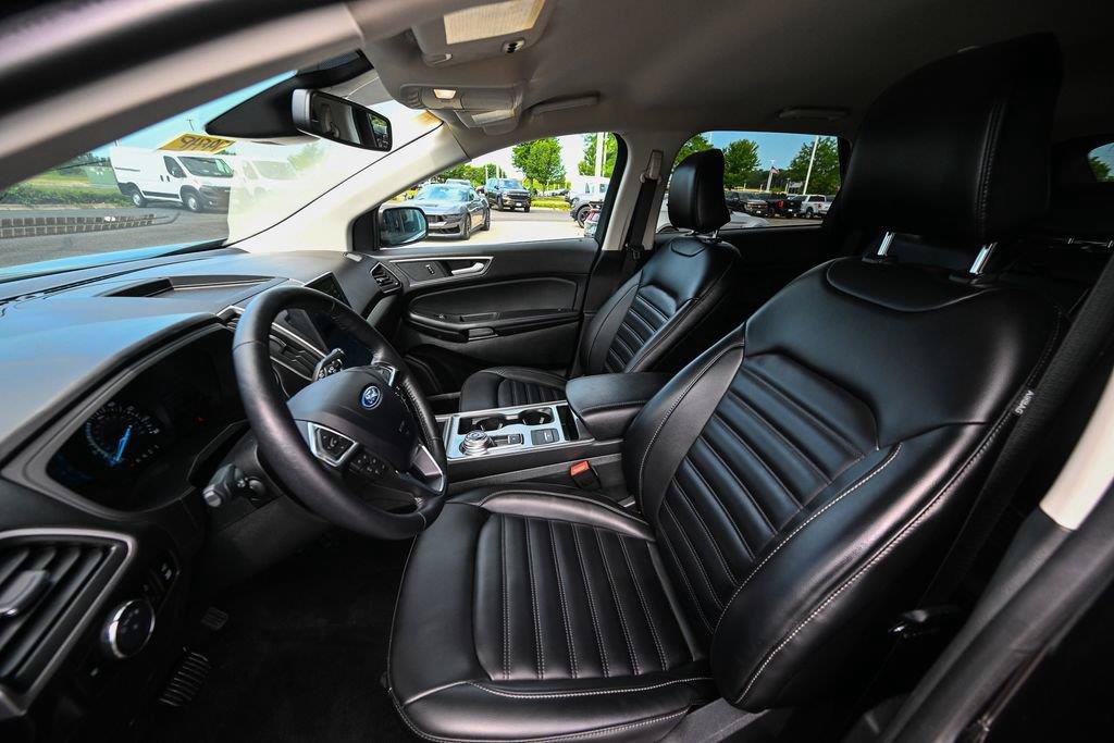 Certified 2024 Ford Edge SEL w/ Convenience Package AWD/4WD image 3