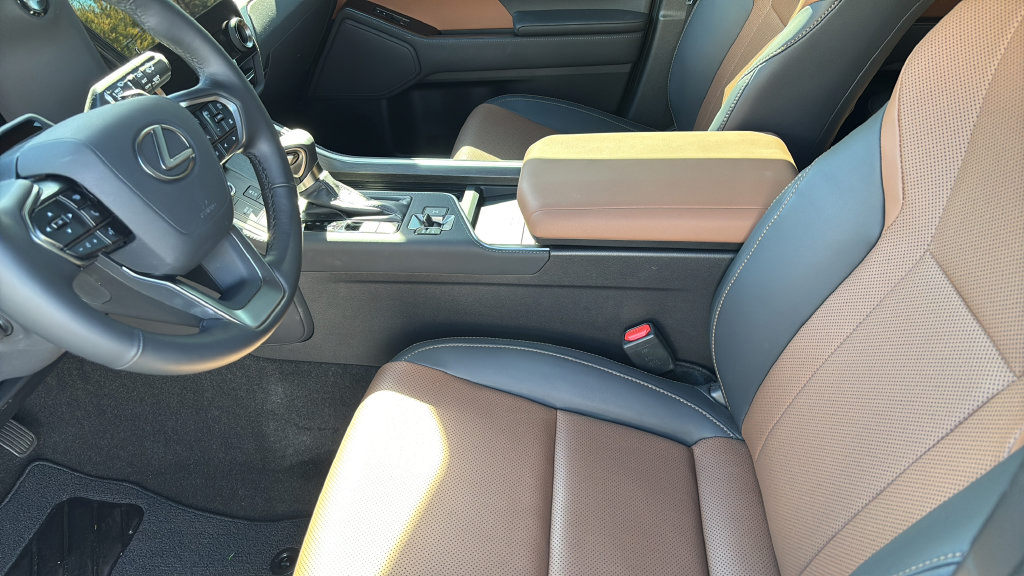 Used 2025 Lexus GX 550 w/ Accessory Package (2T) AWD/4WD image 6