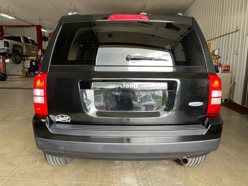 Used 2016 Jeep Patriot Latitude FWD image 26