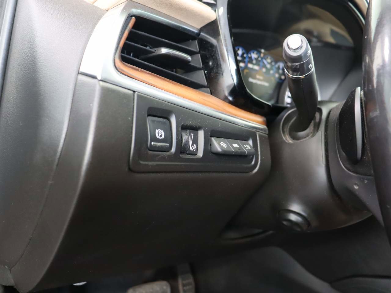 Certified 2017 Cadillac XT5 Platinum w/ Driver Assist Package AWD/4WD image 14