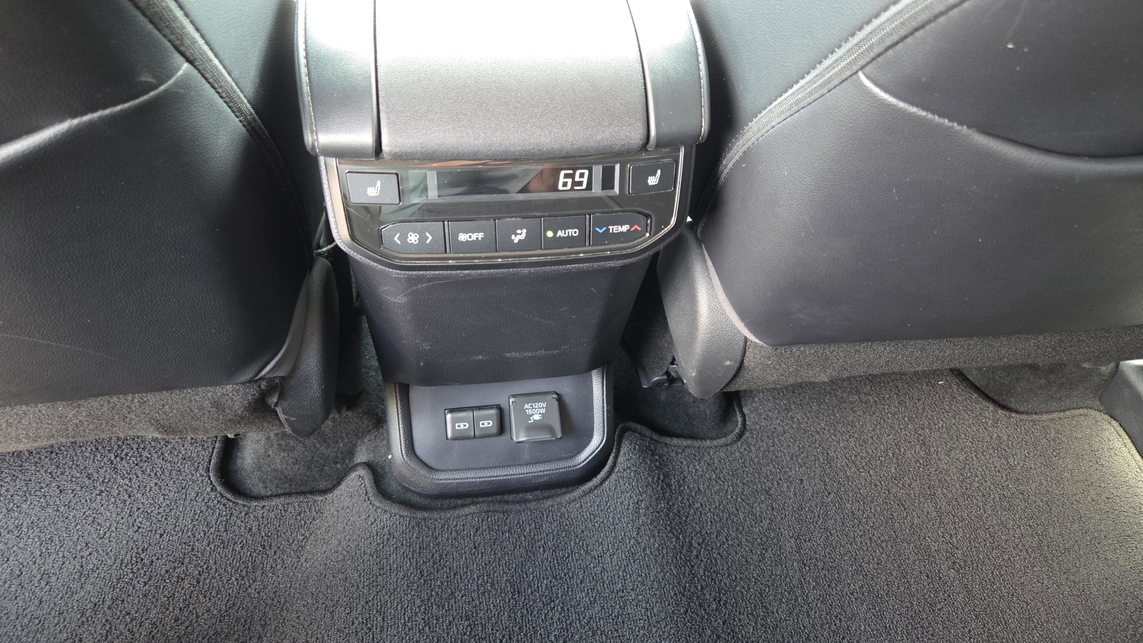 Used 2022 Toyota Highlander Platinum AWD/4WD image 18