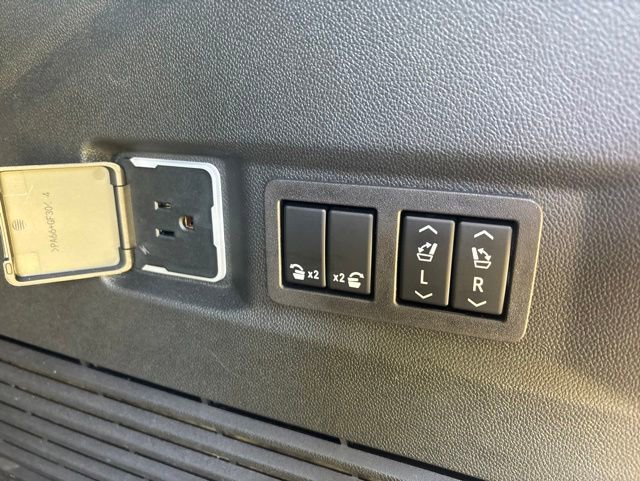 Used 2024 GMC Yukon Denali AWD/4WD image 21