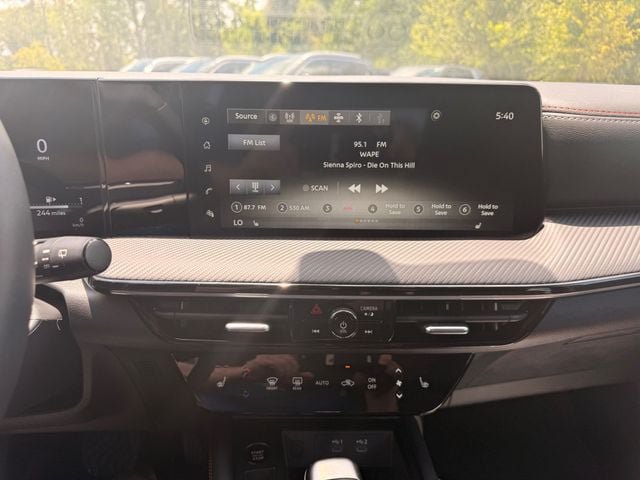 Used 2025 Nissan Kicks SR w/ SR Premium Package FWD image 4