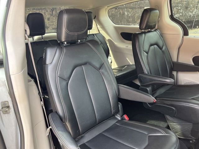 Used 2024 Chrysler Pacifica Touring-L image 20