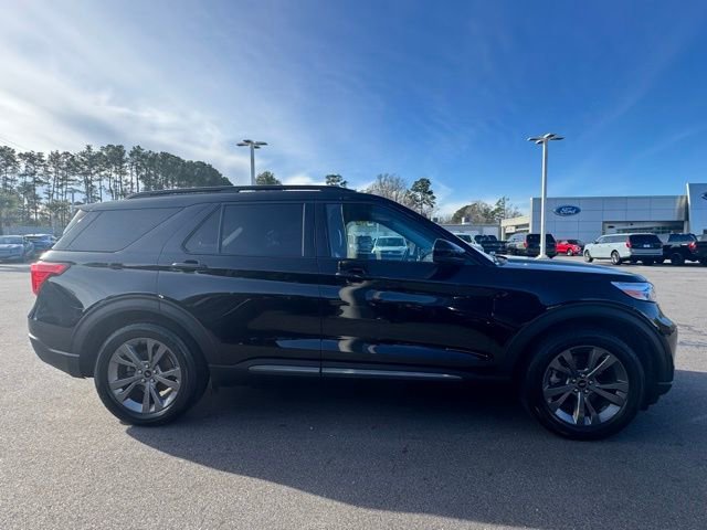 Used 2022 Ford Explorer XLT w/ Equipment Group 202A image 6