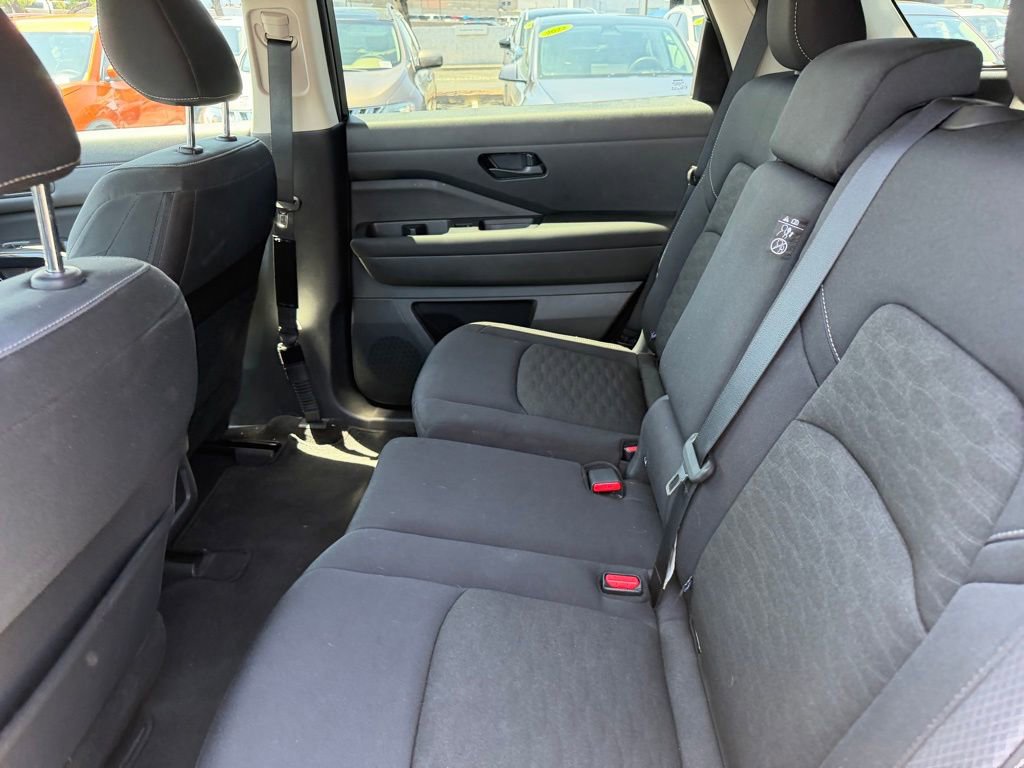 Used 2024 Nissan Pathfinder SV FWD image 9