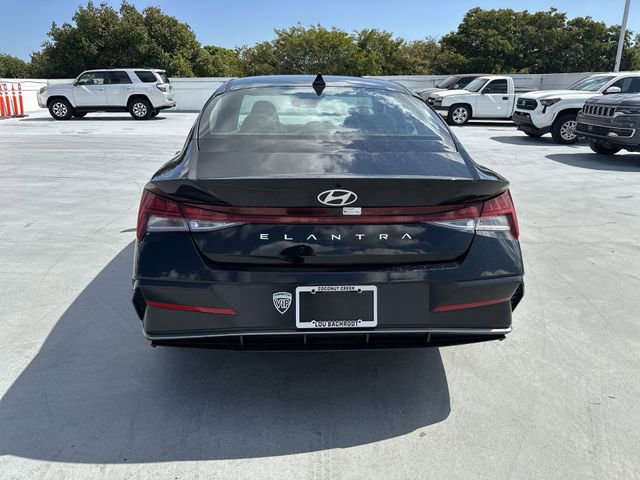 Used 2025 Hyundai Elantra SEL image 36