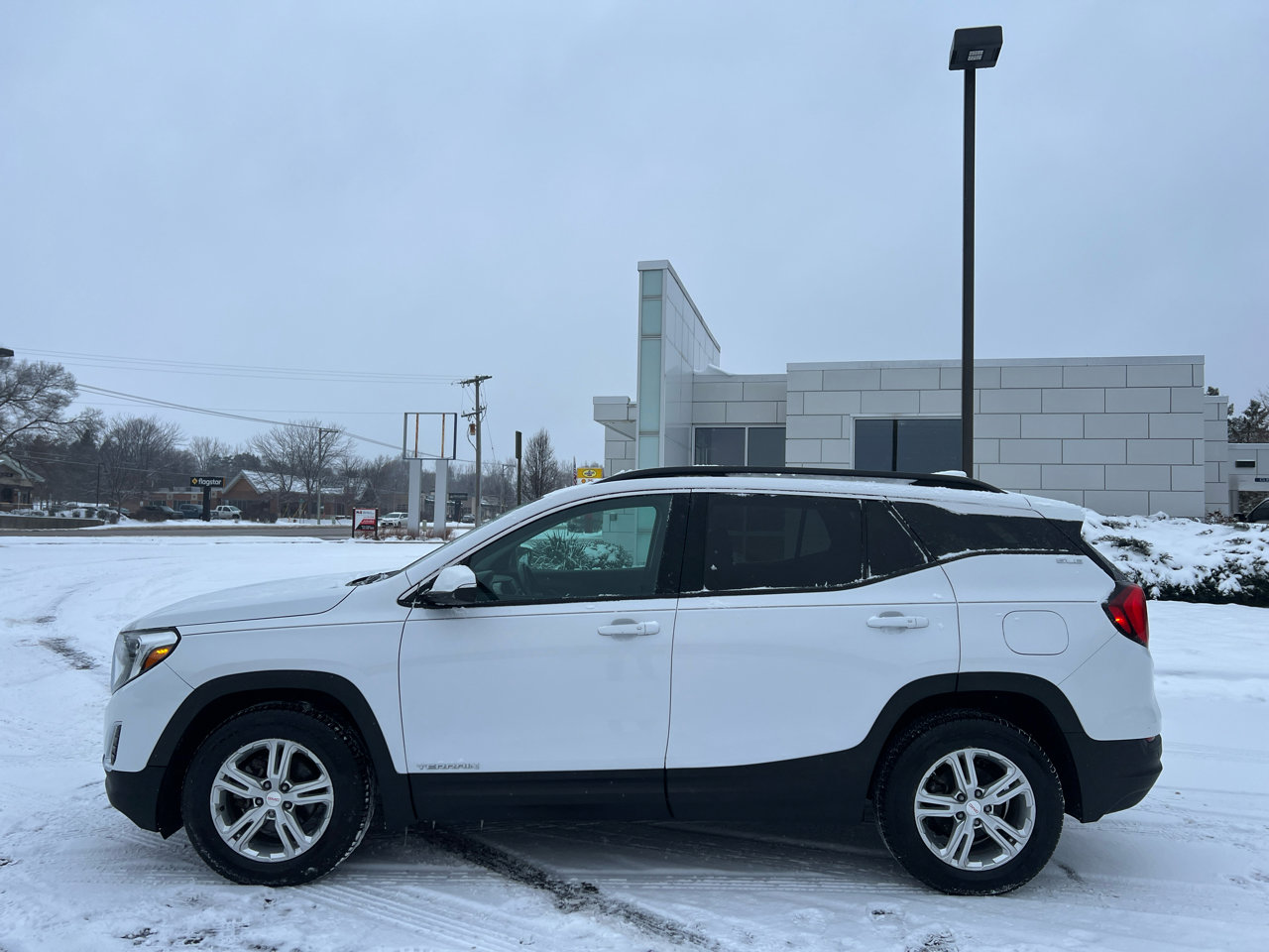 Used 2018 GMC Terrain SLE w/ Driver Convenience Package image 5