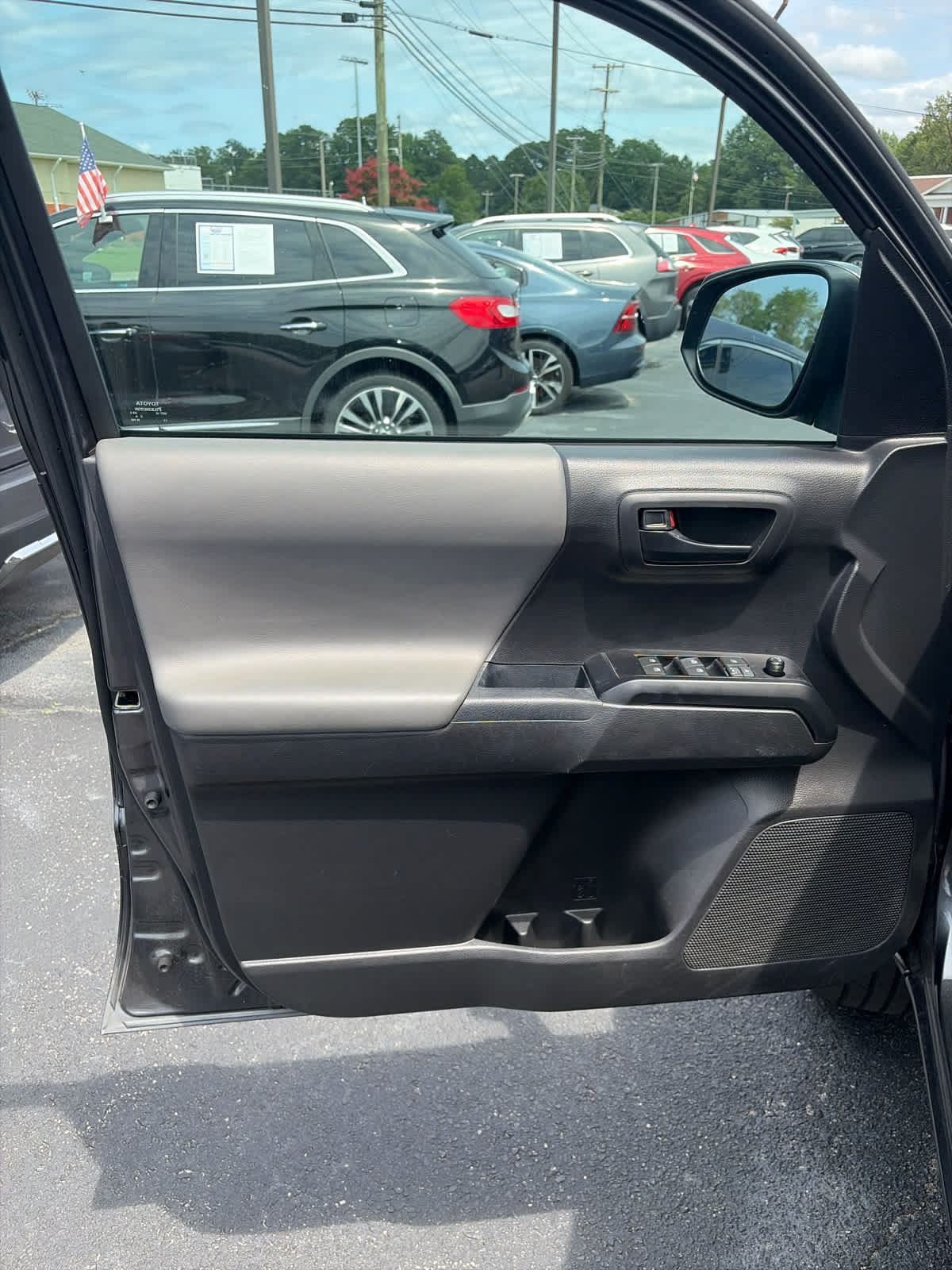 Used 2023 Toyota Tacoma SR AWD/4WD image 15