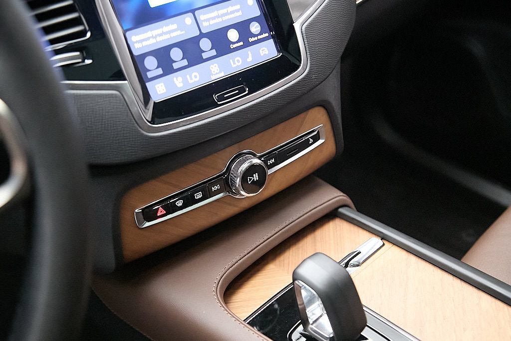 Certified 2023 Volvo XC90 B6 Plus w/ Protection Package Premier AWD/4WD image 12
