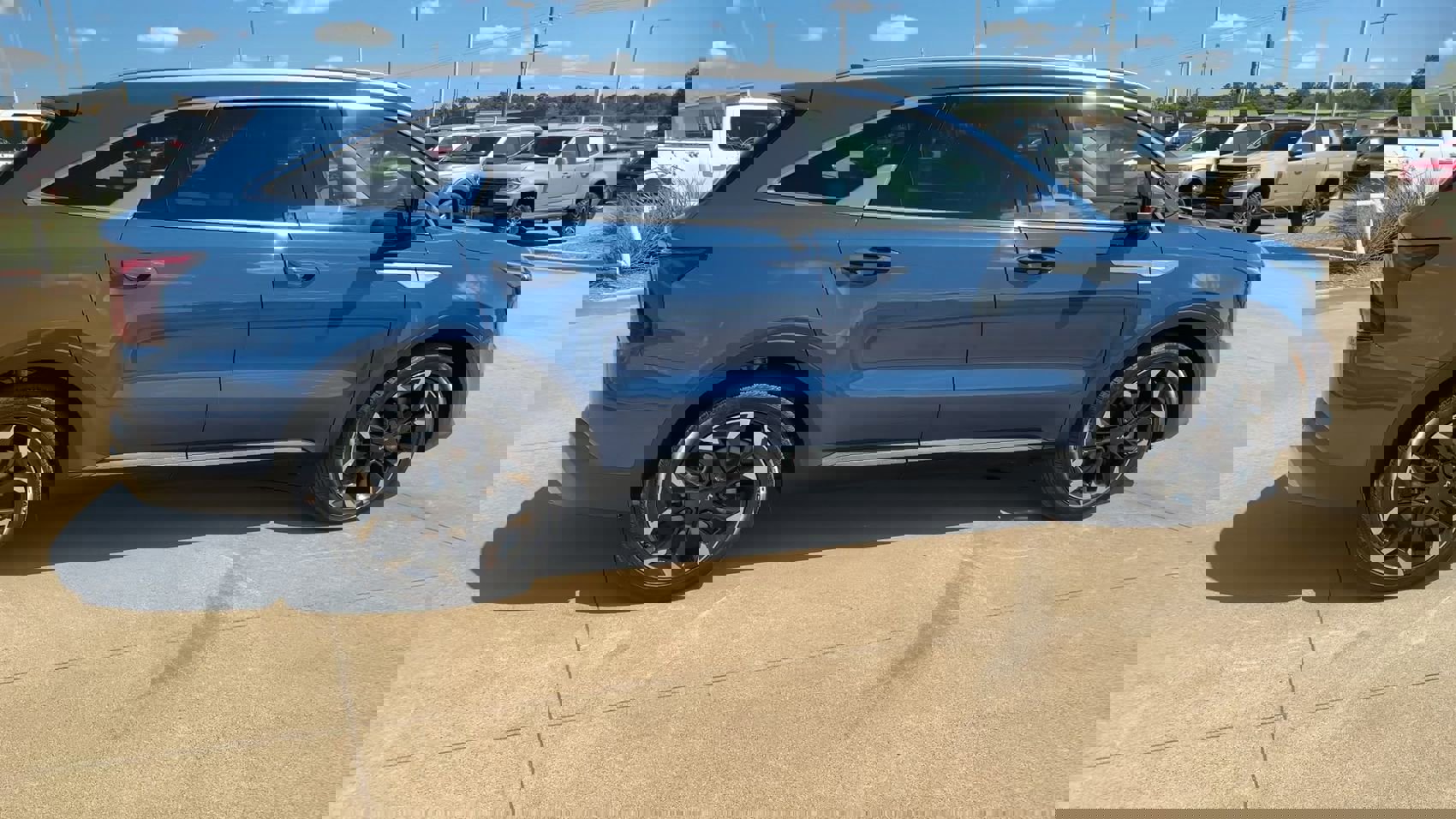 Used 2025 Kia Sorento EX w/ Panoramic Sunroof Package image 8