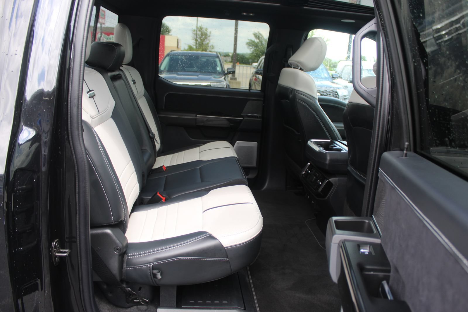 Used 2023 Ford F150 Lightning Platinum AWD/4WD image 19