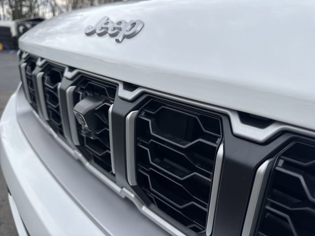 New 2026 Jeep Grand Cherokee Limited w/ Luxury Tech Group II image 16