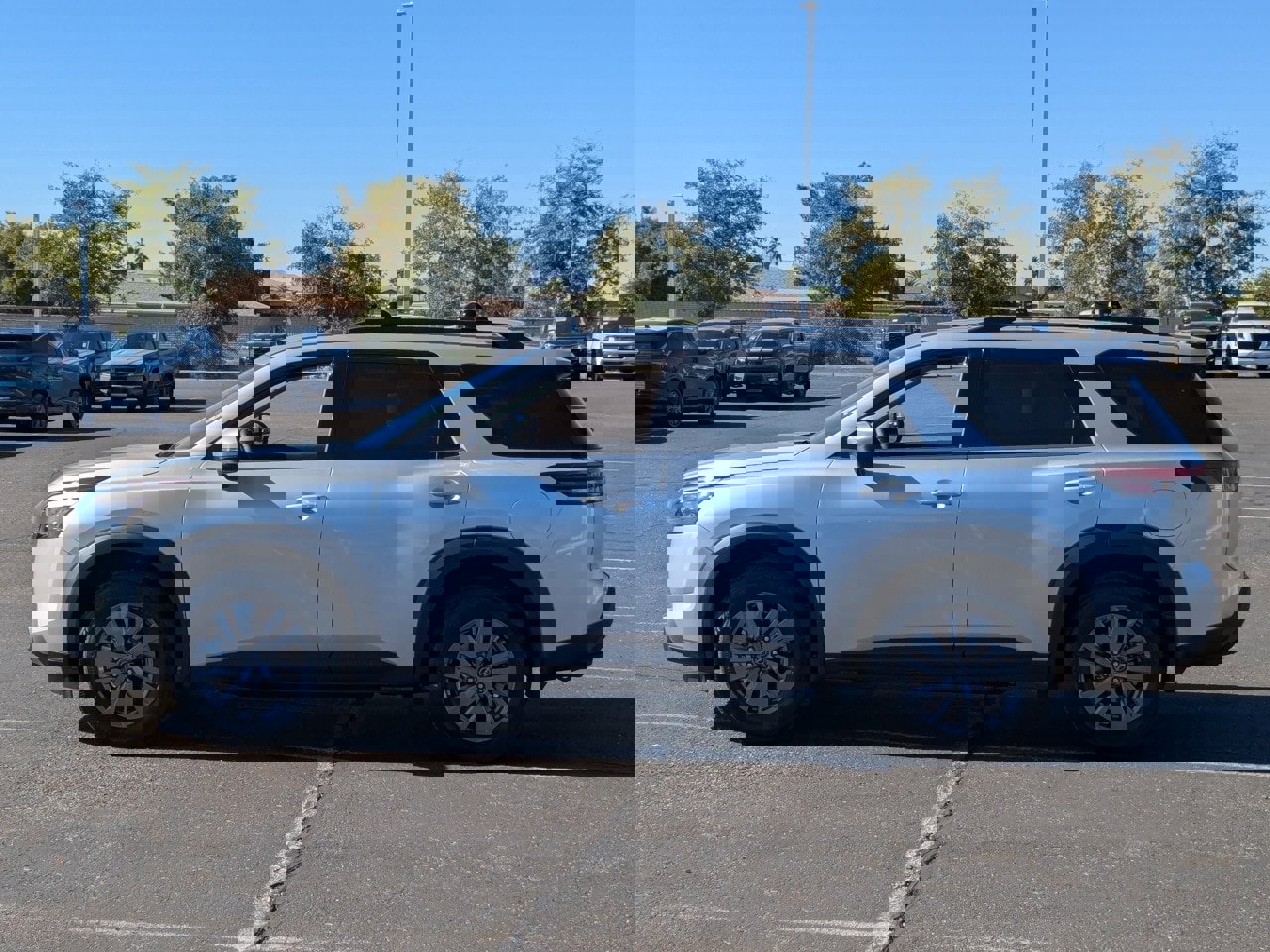 New 2025 Nissan Pathfinder SV image 2