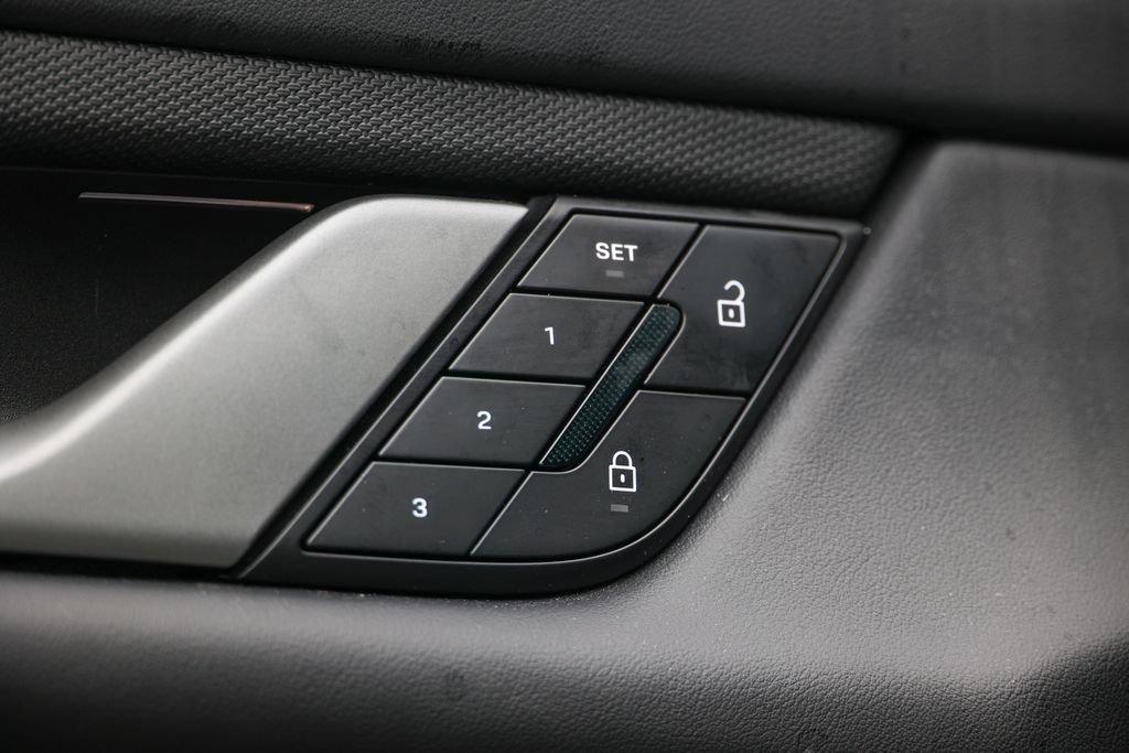 Certified 2026 Porsche Taycan AWD/4WD image 37