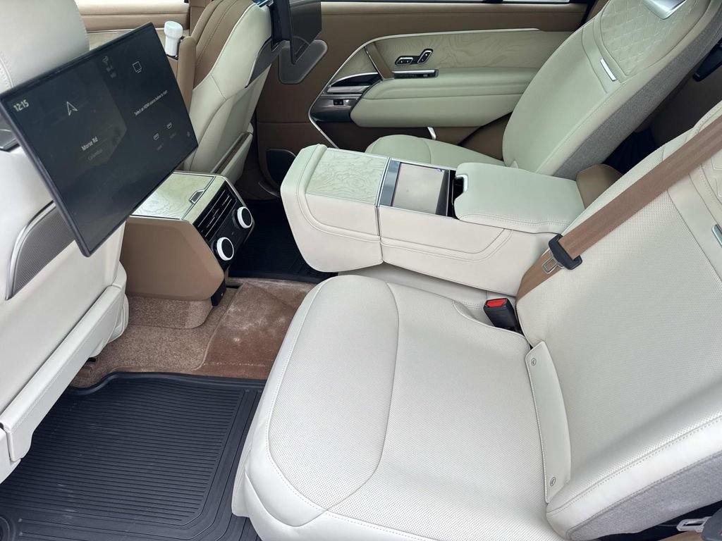 New 2026 Land Rover Range Rover SV AWD/4WD image 17