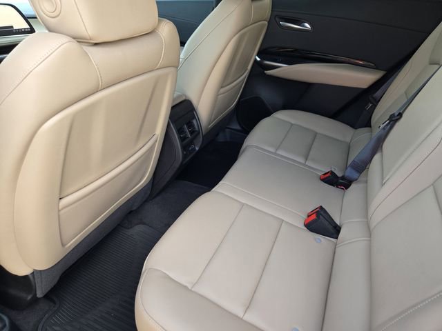 Used 2024 Cadillac XT4 Luxury w/ Cold Weather Package FWD image 32