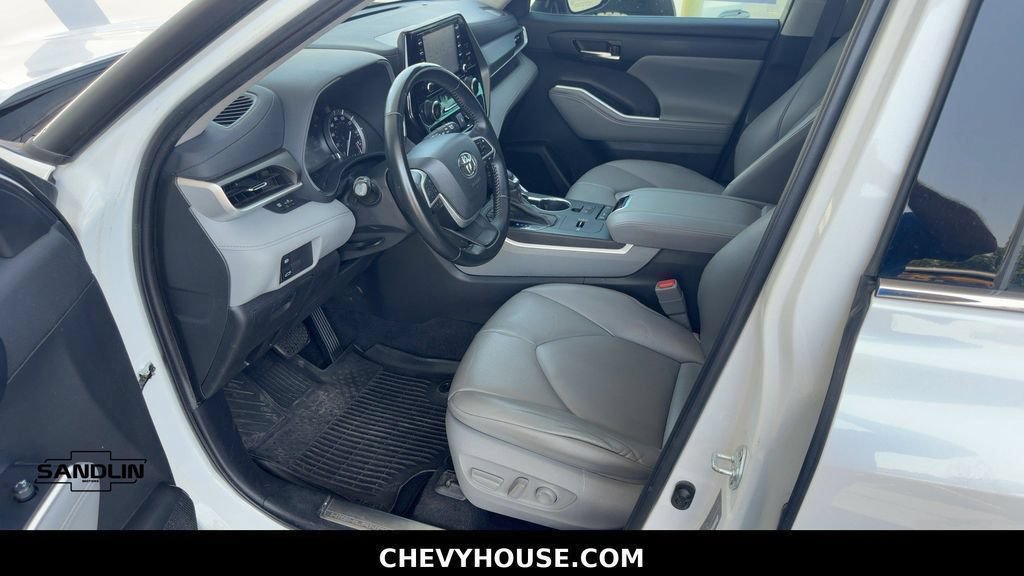 Used 2022 Toyota Highlander XLE FWD image 43