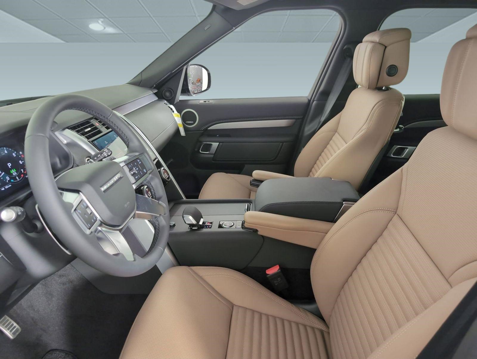 Certified 2025 Land Rover Discovery Dynamic SE AWD/4WD image 4