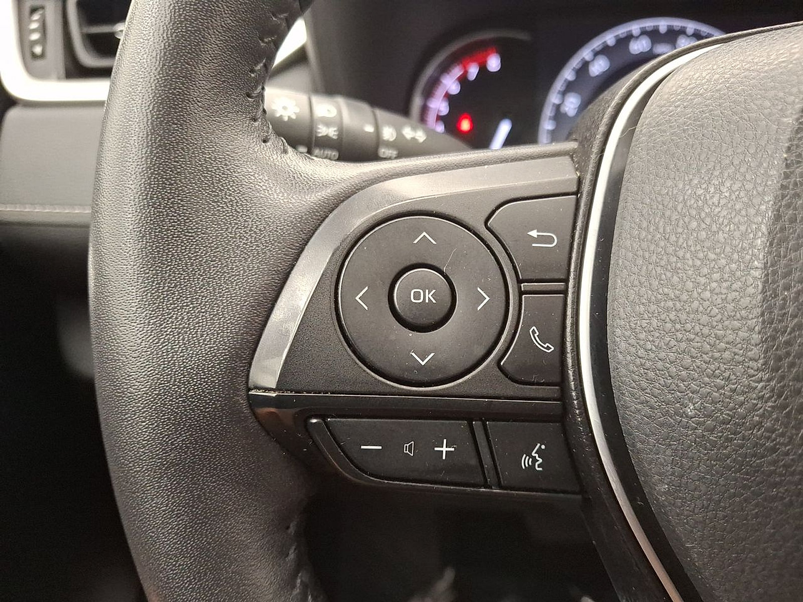 Used 2023 Toyota RAV4 XLE Premium AWD/4WD image 21