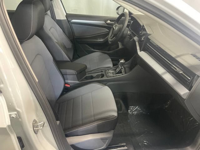 New 2027 Volkswagen Jetta SE FWD image 4