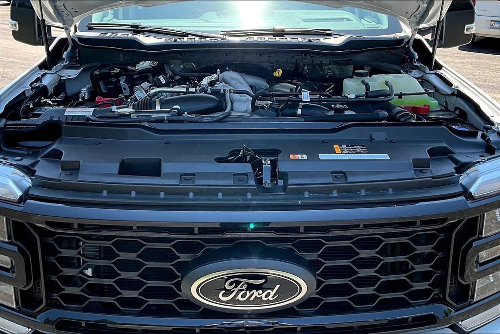 New 2026 Ford F250 Lariat w/ Black Appearance Package AWD/4WD image 12