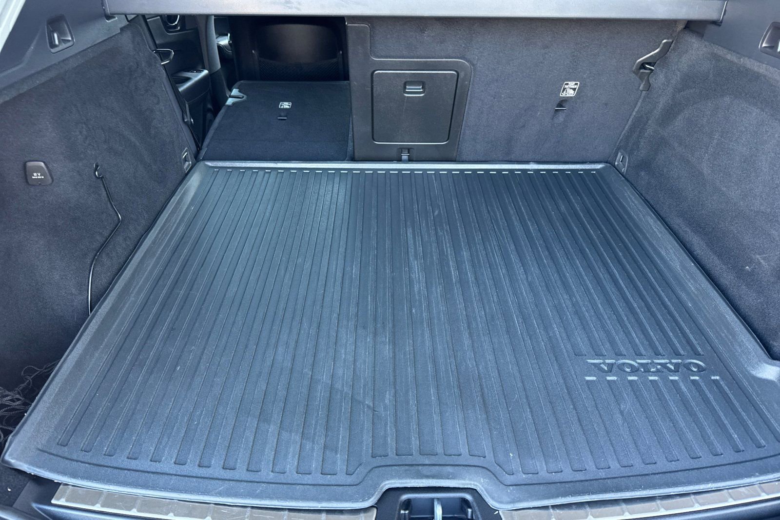 Used 2021 Volvo XC60 T6 Momentum image 16