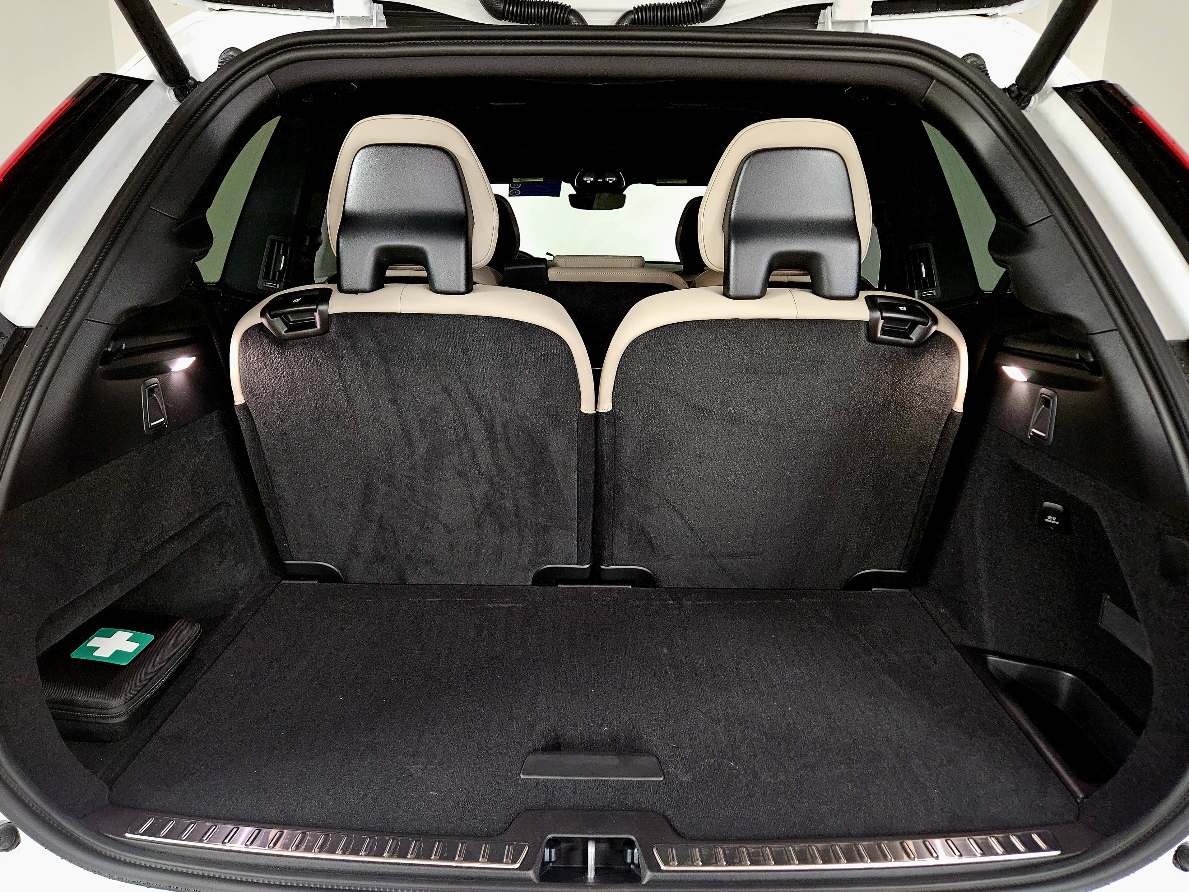 New 2026 Volvo XC90 T8 Plus w/ Protection Package Premier AWD/4WD image 18