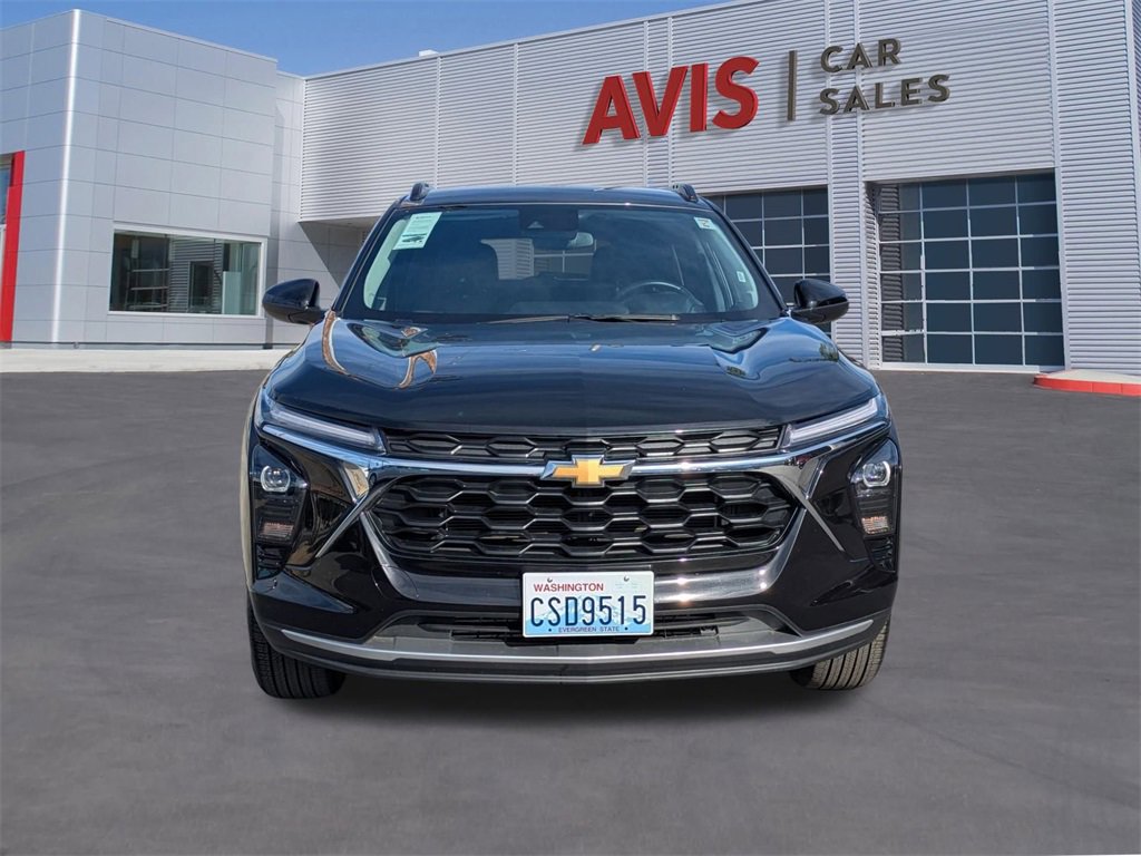 Used 2025 Chevrolet Trax LT w/ LT Convenience Package image 2