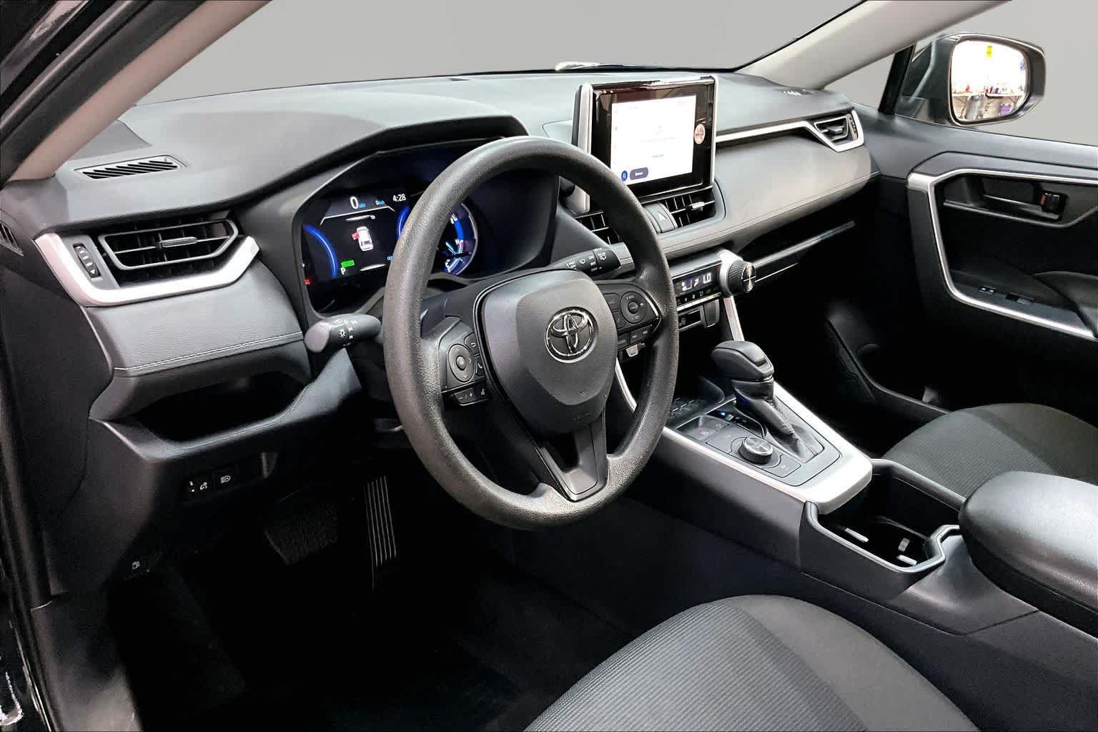 Used 2025 Toyota RAV4 LE AWD/4WD image 18