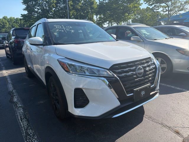 Used 2024 Nissan Kicks SV FWD image 1