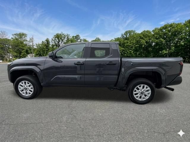 Used 2025 Toyota Tacoma SR w/ SR Upgrade Package AWD/4WD image 5