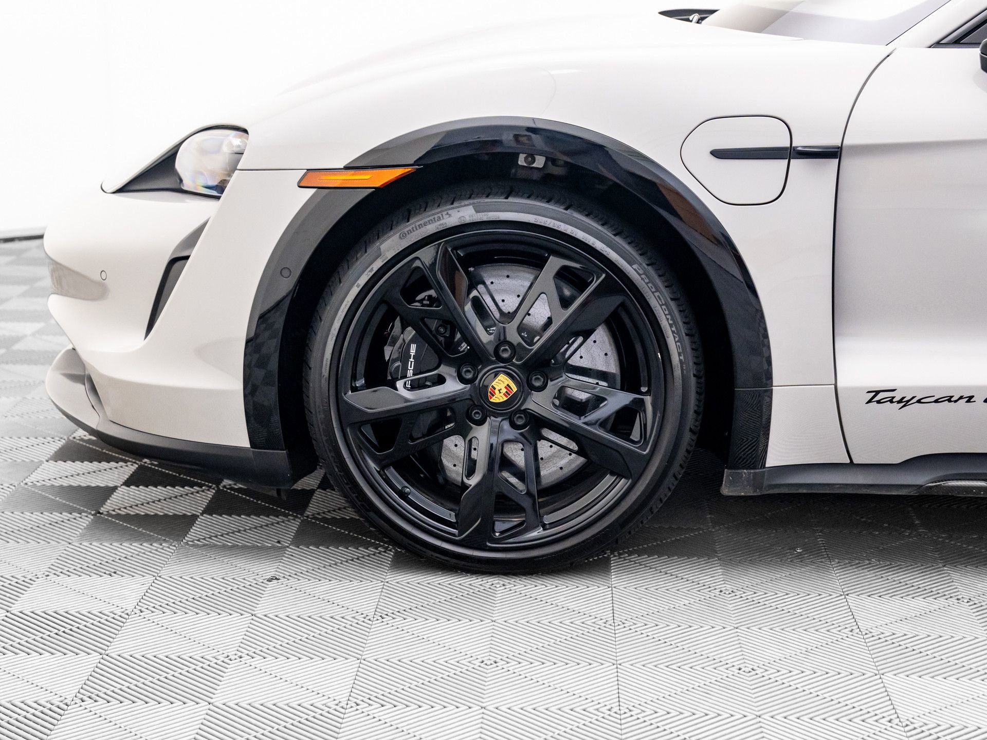 Certified 2022 Porsche Taycan Turbo S image 33