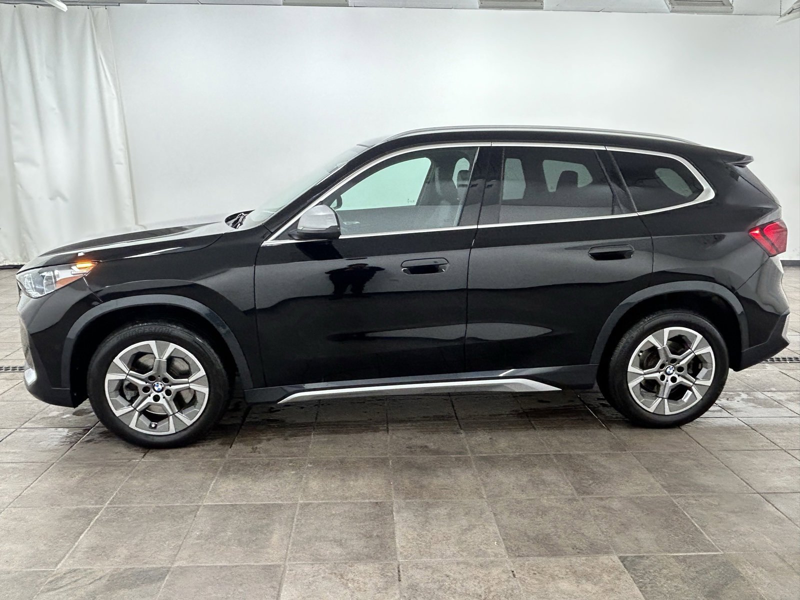 Used 2023 BMW X1 xDrive28i w/ Convenience Package image 2